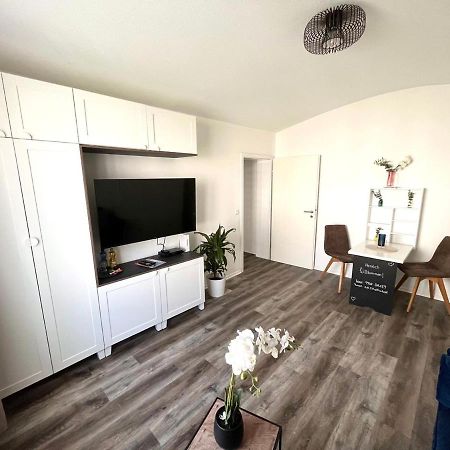40 Qm Appartment Parkplatz, Balkon,Netflix, Prime Кемниц Екстериор снимка